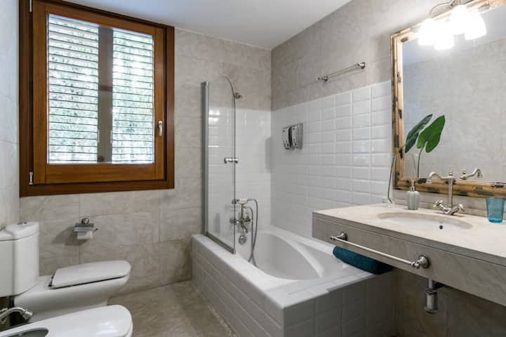 13d4ad9e-6217-4468-aa89-b1a482eb808f