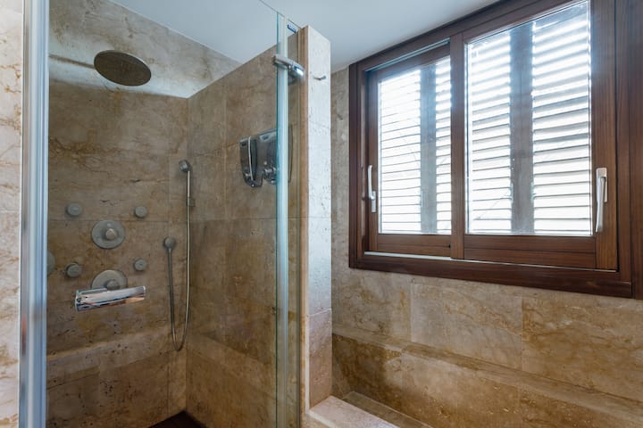 26e847f0-77f2-4fa8-8fe6-764b0ac555e4