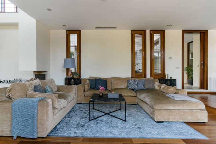 61ecb7af-70f4-4e55-9313-7559d82ee23b