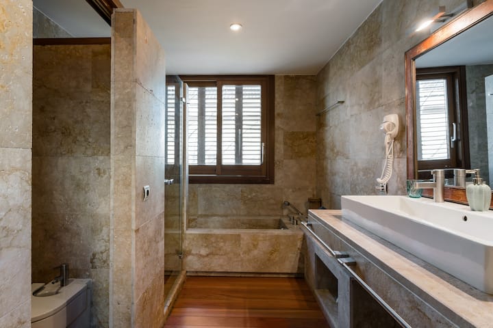 7028ad54-4b97-4b1f-8826-0b0dc98a2b9a