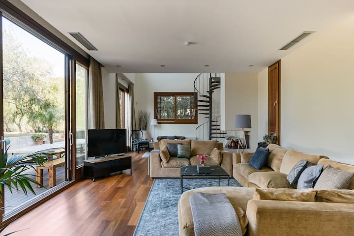 813ba182-fa56-4e31-b009-1d0566f66b18