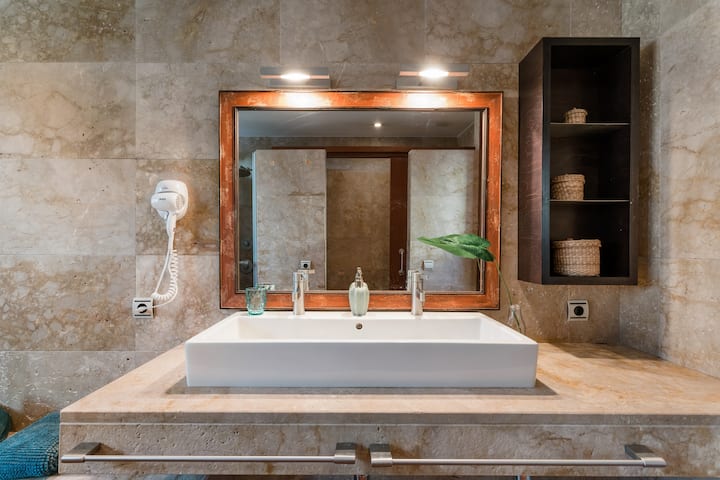 84c1d4e8-7640-4624-99e9-6f687c3c2b17